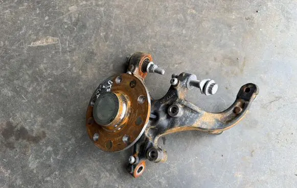 Volkswagen Golf VIII Rear wheel hub