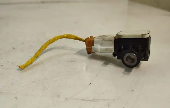Hyundai Santa Fe Airbag deployment crash/impact sensor 959202B200
