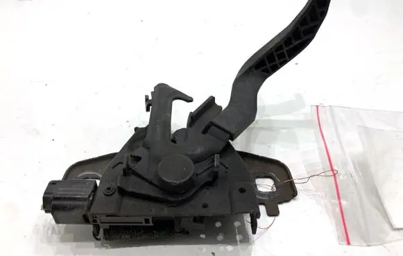 Dacia Duster II Engine bonnet/hood lock/catch 