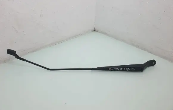 Peugeot 208 Front wiper blade arm 9673292080