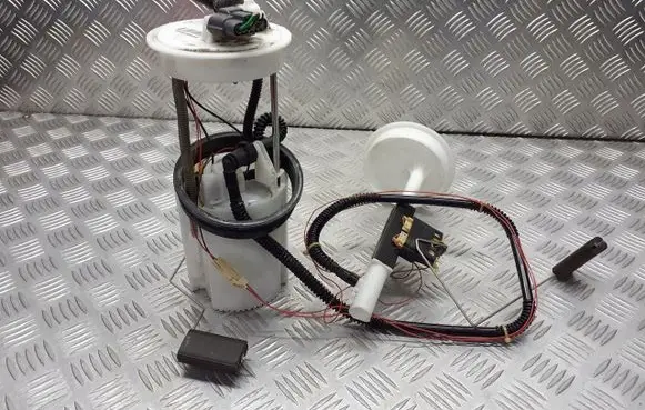 Nissan Qashqai Mechanical fuel pump 170404EF1A