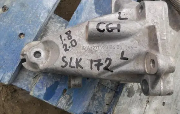 Mercedes-Benz SLK R172 Engine mounting bracket A2712232404