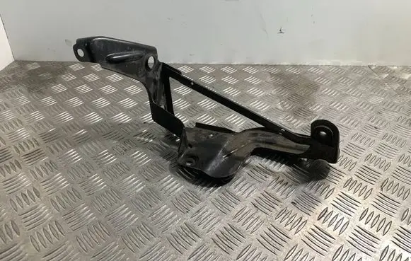 Audi A6 S6 C6 4F Intercooler pipe mounting bracket 4F0145814