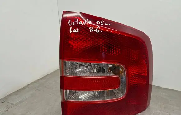 Skoda Octavia Mk2 (1Z) Rear/tail lights 1Z9945096 1Z9945258
