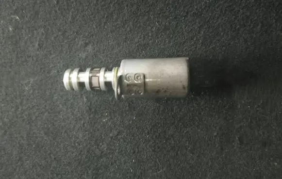 Peugeot 308 Camshaft vanos timing valve V756665280
