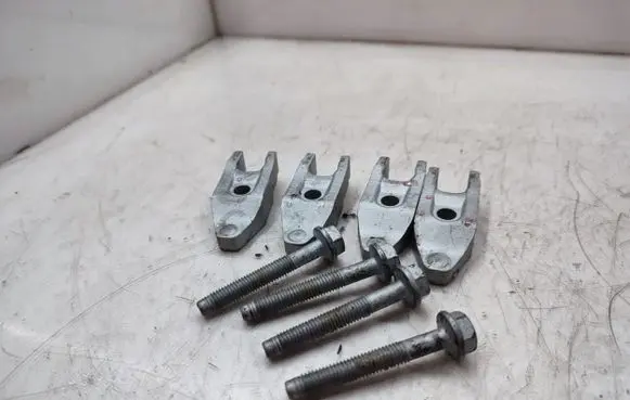 Opel Mokka X Fuel Injector clamp holder 