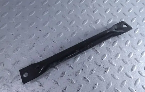 Radiator mount bracket