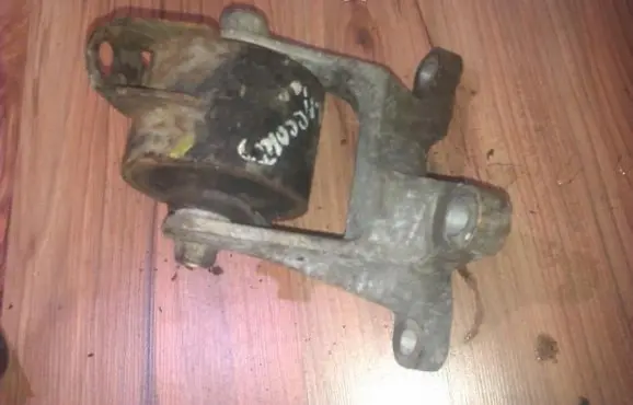 Honda Accord Engine mount bracket