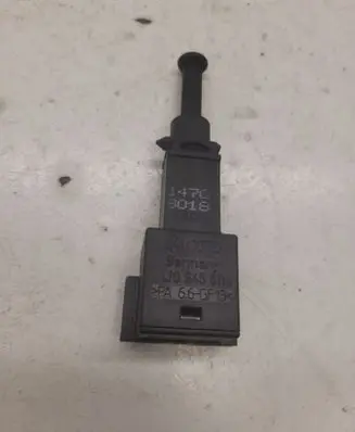 Volkswagen Golf IV Brake pedal sensor switch 1J0945511A