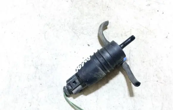 Volkswagen Golf IV Windscreen/windshield washer pump