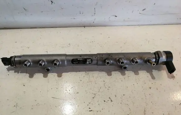 Volvo V70 Fuel main line pipe 31259011 30777576