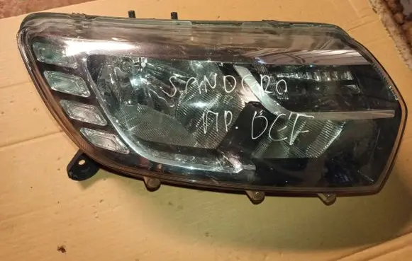 Dacia Sandero Headlight/headlamp 260103529r