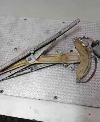 Toyota Land Cruiser (J100) Front door window regulator with motor 8572060060
