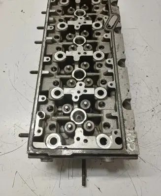 Volkswagen PASSAT B8 Engine head 04L103373E