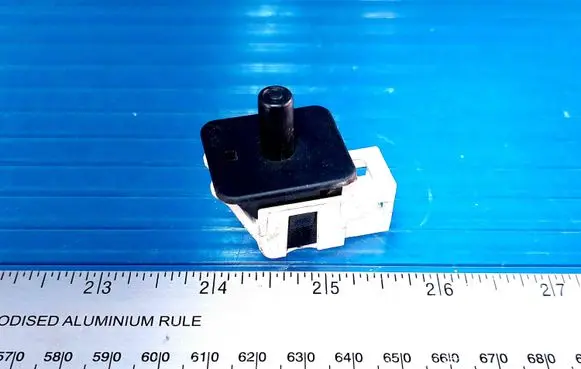 Mercedes-Benz E W211 Front door sensor 2028209410 300011501