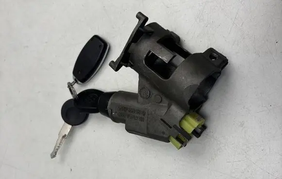 Volkswagen Polo III 6N 6N2 6NF Ignition lock 357905851D