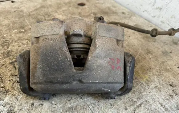 Audi A5 8T 8F Front brake caliper 8K0615124B 8K0615125