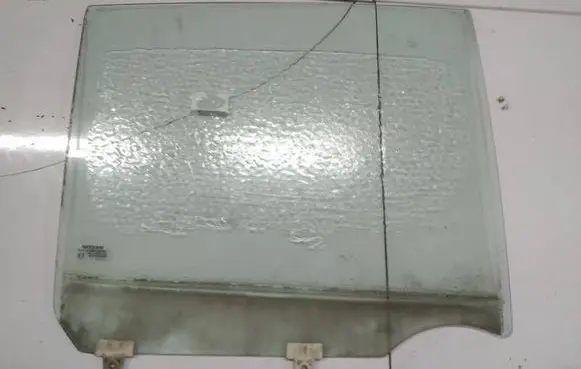 Nissan Tiida C11 Rear door window glass AS2