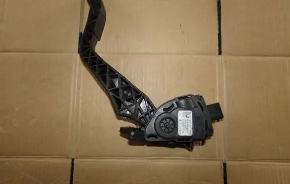 Peugeot 308 Accelerator throttle pedal 9681530380