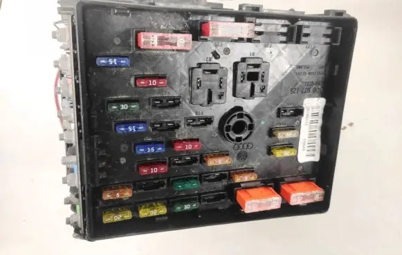Volkswagen PASSAT B6 Fuse box set 3c0937125 6359-2777