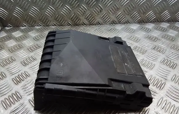 Volkswagen Golf VI Fuse box cover 1K0937132F 1K0937132G
