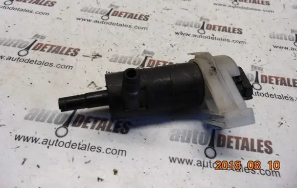 Honda CR-V Windscreen/windshield washer pump