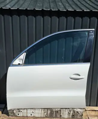 Volkswagen Tiguan Front door LB9A