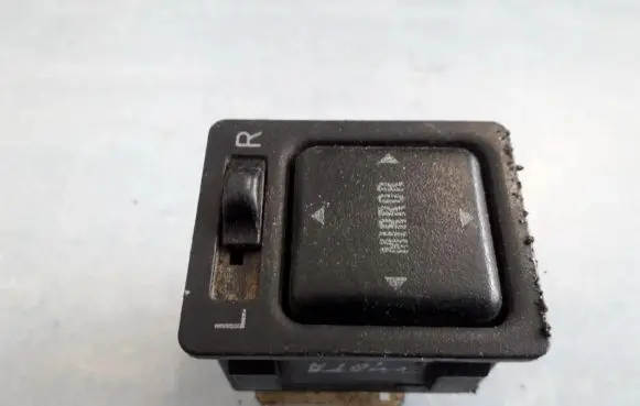 Toyota Avensis T220 Wing mirror switch