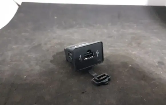 USB socket connector