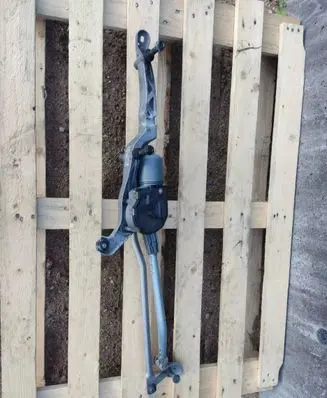 Front wiper linkage and motor