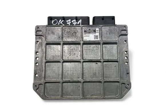 Toyota Avensis T270 Engine control unit/module ECU 8966105D81