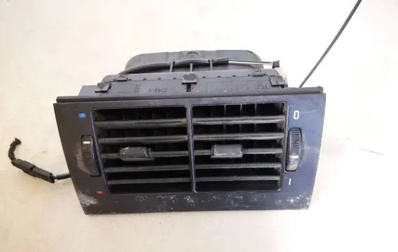 BMW 5 E39 Dash center air vent grill 8376150