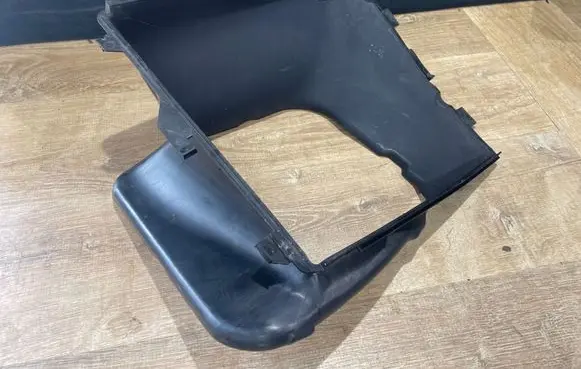 Porsche Macan (95B) Intercooler air channel guide 95B117335A