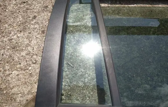 Opel Zafira A Rear vent window glass 