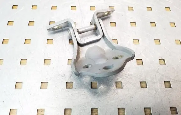 Hyundai Terracan Front door lower hinge 