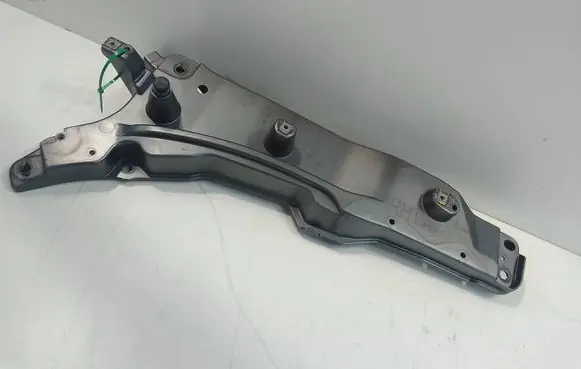 Volvo XC90 Fender mounting bracket 31391778