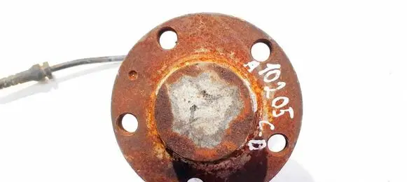 Rear wheel hub