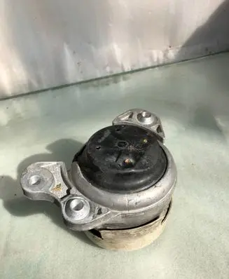 Mercedes-Benz GLC X253 C253 Engine mount bracket 901232