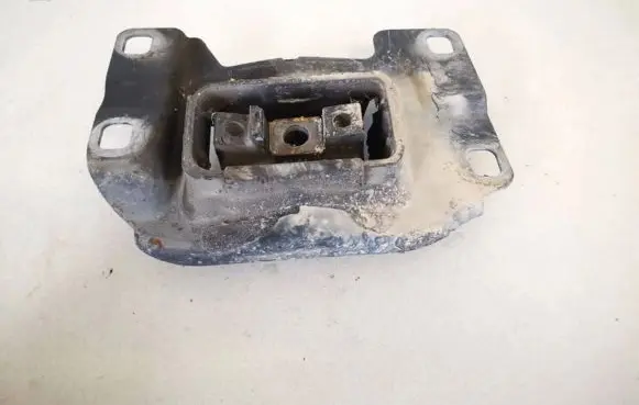 Volvo V50 Engine mount bracket 3m517m121 3m51-7m121