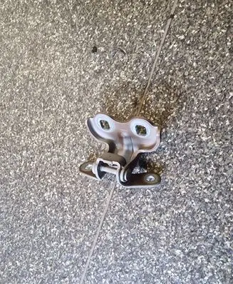 Buick Encore I Front door upper hinge
