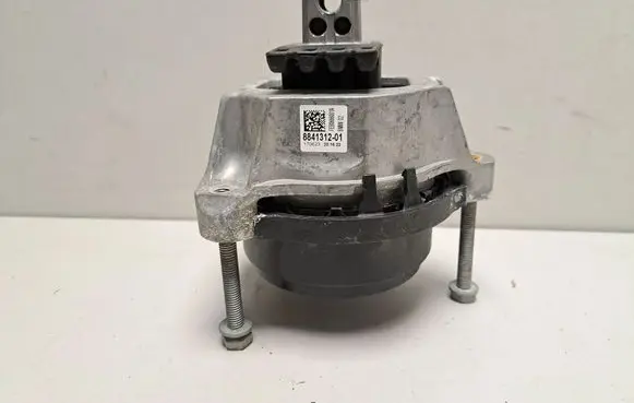 BMW X7 G07 Engine mount bracket 8841312
