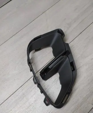 Renault Captur II Front bumper lower grill 261A21107R