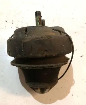 Engine mount bracket
