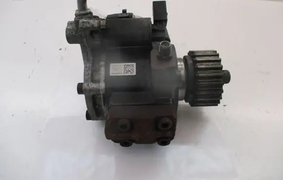 Skoda Octavia Mk2 (1Z) Fuel injection high pressure pump 03L130755AH 03L130755AH01 CAY