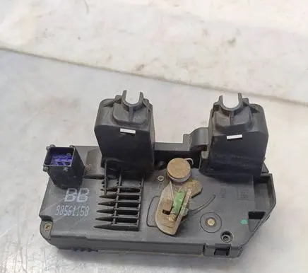 Opel Zafira A Rear door lock 90561158