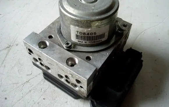 Nissan X-Trail T31 ABS control unit/module TD8405