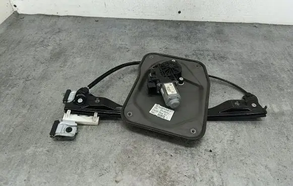 Skoda Fabia Mk2 (5J) Front door window regulator with motor