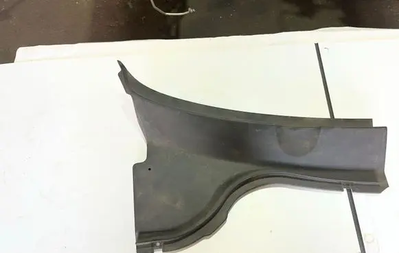 Volkswagen PASSAT B6 Wiper trim 3C1819404B