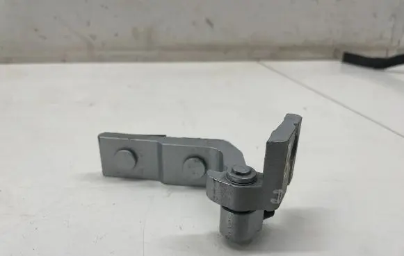 Mercedes-Benz GLA H247 Rear door lower hinge