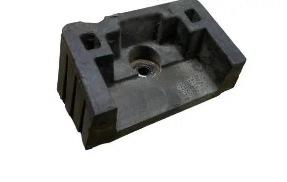 Volkswagen Touareg II Jacking socket point 7L8804123